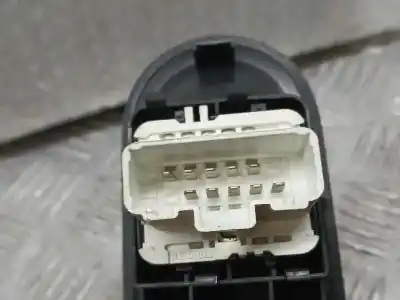 Second-hand car spare part left front power window switch for renault clio iii luxe privilege oem iam references 8200356519  