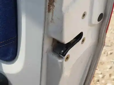 Pièce détachée automobile d'occasion SERRURE DE PORTE AVANT DROITE pour PEUGEOT 106 (S1)  Références OEM IAM 913687  