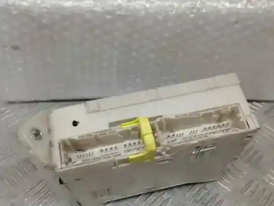 Second-hand car spare part fuse box unit for lexus is200 (ds2/is2) 250 v6 oem iam references 8273053020  6d040074