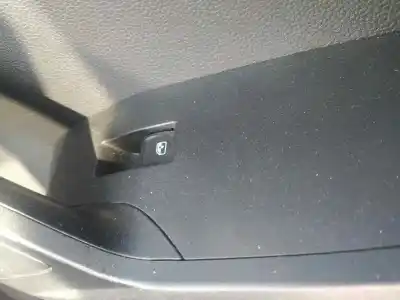 Tweedehands auto-onderdeel SCHAKELAAR RECHTS VOOR RUIT voor SEAT ARONA  OEM IAM-referenties 5G0959855P  