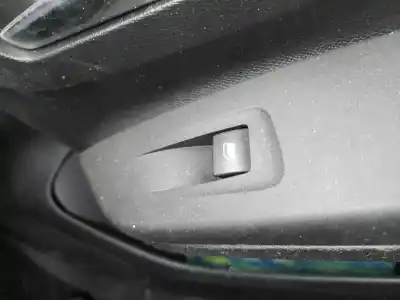 Second-hand car spare part Right Front Power Window Switch for OPEL CORSA F GS OEM IAM references 98044803ZD  