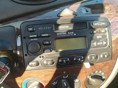 Peça sobressalente para automóvel em segunda mão SISTEMA DE ÁUDIO / RÁDIO CD por FORD FOCUS BERLINA (CAK)  Referências OEM IAM   