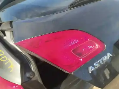 Peça sobressalente para automóvel em segunda mão farolim traseiro esquerdo por opel astra j lim. enjoy referências oem iam 13306455