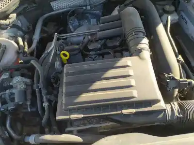 İkinci el araba yedek parçası HAVA FİLTRESİ DESTEĞİ için SEAT LEON ST (5F8)  OEM IAM referansları 04C129601M  