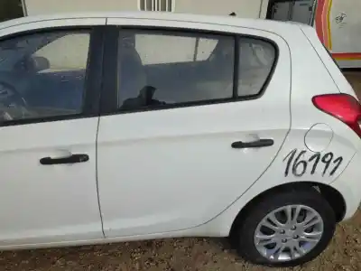 Recambio de automóvil de segunda mano de PUERTA TRASERA IZQUIERDA para HYUNDAI I20  referencias OEM IAM   