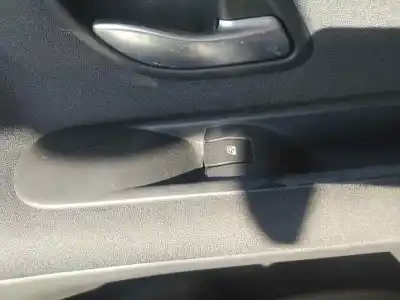 Автозапчасти б/у ВЫКЛЮЧАТЕЛЬ ПЕРЕДНЕГО ПРАВОГО ОКНА за RENAULT ESPACE IV (JK0)  ссылки OEM IAM 8200220511  