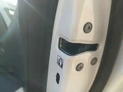 Pezzo di ricambio per auto di seconda mano serratura porta posteriore destra per toyota corolla (e21) hybrid active riferimenti oem iam 6905002580