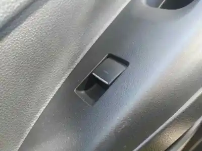Pezzo di ricambio per auto di seconda mano comando alzacristalli posteriori destro per toyota corolla (e21) hybrid active riferimenti oem iam 8481002240