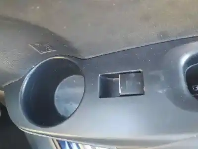 Pezzo di ricambio per auto di seconda mano comando alzacristalli posteriori destro per toyota corolla (e21) hybrid active riferimenti oem iam 8481002250