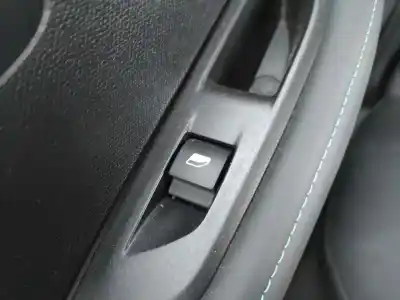 Peça sobressalente para automóvel em segunda mão botão / interruptor elevador vidro traseiro direito por peugeot 208 (p2) allure referências oem iam 98044803zd