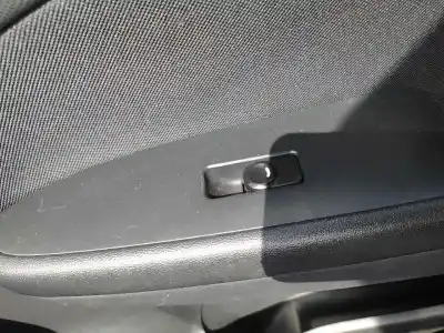 Second-hand car spare part RIGHT FRONT POWER WINDOW SWITCH for HYUNDAI I30 (GD)  OEM IAM references 935752L011  
