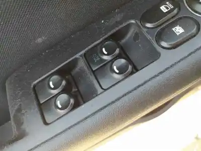 Pièce détachée automobile d'occasion COMMANDE DE LÈVE VITRE AVANT GAUCHE pour HYUNDAI I30 (GD)  Références OEM IAM 935702L010  