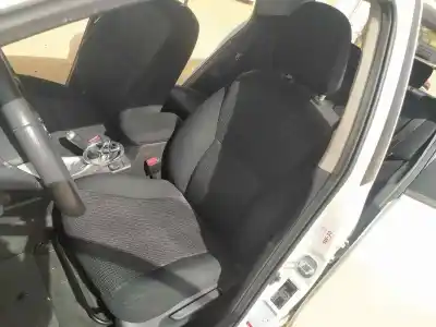 Second-hand car spare part left front seat for toyota auris hybrid active oem iam references 