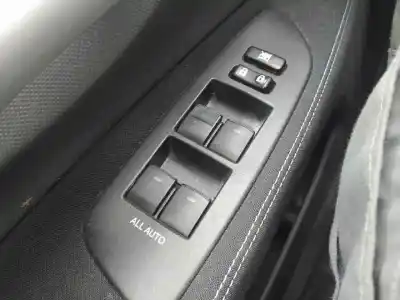 Second-hand car spare part left front power window switch for toyota auris hybrid active oem iam references 8404002080