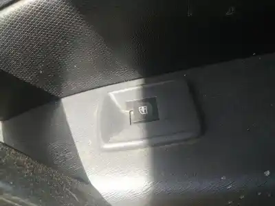 Автозапчастина б/у передній правий віконний вимикач для RENAULT KANGOO EXPRESS (FW0/1_) Z.E. (FW0Z, FW1Z) Посилання на OEM IAM 8200476809  