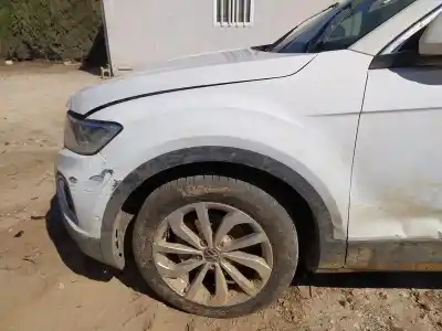 Gebrauchtes Autoersatzteil Kotflügel vorne links zum VOLKSWAGEN T-ROC (A11, D11)  OEM-IAM-Referenzen 2GA821021  