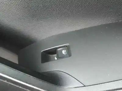 Tweedehands auto-onderdeel SCHAKELAAR RECHTS VOOR RUIT voor SEAT ARONA  OEM IAM-referenties 5G0959855P  
