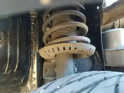 Pezzo di ricambio per auto di seconda mano Ammortizzatore Anteriore Destro per AUDI A2 (8Z0) 1.4 TDI Riferimenti OEM IAM 8Z0413031AB  