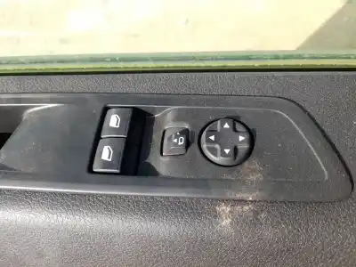 Recambio de automóvil de segunda mano de MANDO ELEVALUNAS DELANTERO IZQUIERDO para PEUGEOT TRAVELLER AUTOBÚS (V_)  referencias OEM IAM 98329368ZD  
