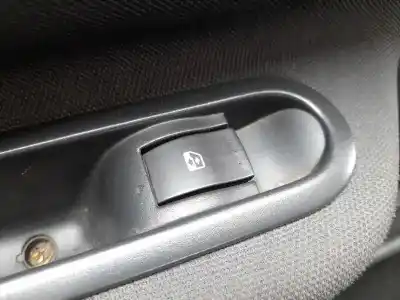 Автозапчастина б/у управління склонами заднє ліво для RENAULT MEGANE II RANCHERA FAMILIAR (KM0/1_) 1.6 16V Посилання на OEM IAM 8200315024  