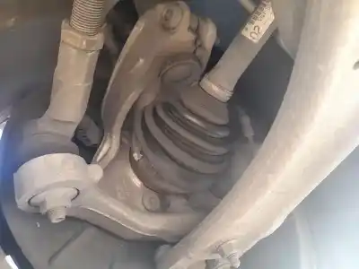 Pièce détachée automobile d'occasion Moyeu De Roue Avant Gauche pour VOLKSWAGEN PASSAT B6 (3C2) 2.0 TDI Références OEM IAM 3C0407253F  