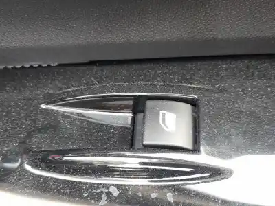Peça sobressalente para automóvel em segunda mão botão / interruptor elevador vidro dianteiro direito por citroen c3 iii (sx) 1.2 puretech 82 referências oem iam 96762292zd