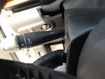 Peça sobressalente para automóvel em segunda mão comutador de limpa vidros por citroen c3 iii (sx) 1.2 puretech 82 referências oem iam 98312590zd