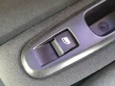 Tweedehands auto-onderdeel rechts achter ruiten bediening voor citroen c3 iii (sx) 1.2 vti 82 oem iam-referenties 96762292zd