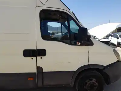 Recambio de automóvil de segunda mano de PUERTA DELANTERA DERECHA para IVECO DAILY IV FURGÓN 35C12 V, 35C12 V/P, 35S12 V, 35S12 V/P referencias OEM IAM   