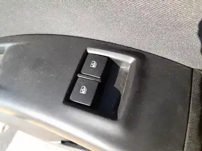 Автозапчасти б/у ВЫКЛЮЧАТЕЛЬ ЛЕВОГО ПЕРЕДНЕГО ОКНА за OPEL MERIVA B MONOSPACE (S10) 1.4 (75) ссылки OEM IAM 13305978  