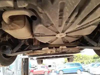 Автозапчастина б/у задня вісь для renault megane ii ranchera familiar (km0/1_) 1.5 dci (km1f) посилання на oem iam 7701478436