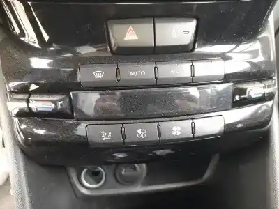 Pièce détachée automobile d'occasion COMMANDE DE CLIMATISATION / CHAUFFAGE pour PEUGEOT 208 I (CA_, CC_)  Références OEM IAM 96722471XU  