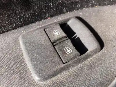 Peça sobressalente para automóvel em segunda mão BOTÃO / INTERRUPTOR ELEVADOR VIDRO DIANTEIRO ESQUERDO por RENAULT KANGOO / GRAND KANGOO II (KW0/1_)  Referências OEM IAM 254110431R  