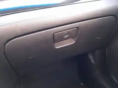 Pièce détachée automobile d'occasion BOITE À GANTS pour CHEVROLET ORLANDO (J309) 2.0 D Références OEM IAM 95130205  