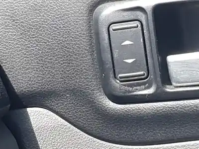 Pezzo di ricambio per auto di seconda mano INTERRUTTORE ALZACRISTALLI ANTERIORE DESTRO per FORD FOCUS II (DA_, HCP, DP)  Riferimenti OEM IAM 1379197   Pezzo di ricambio per auto di seconda mano INTERRUTTORE ALZACRISTALLI ANTERIORE DESTRO per FORD FOCUS II (DA_, HCP, DP)  Riferimenti OEM IAM 1379197