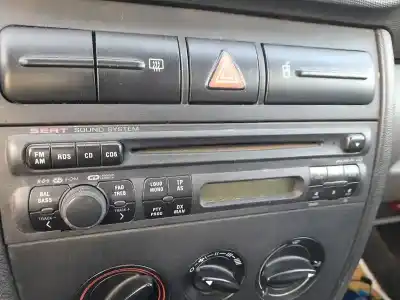 Автозапчастина б/у аудіо система / радіо cd для seat leon (1m1) 1.9 tdi посилання на oem iam 1m0035186k Автозапчастина б/у аудіо система / радіо cd для seat leon (1m1) 1.9 tdi посилання на oem iam 1m0035186k
