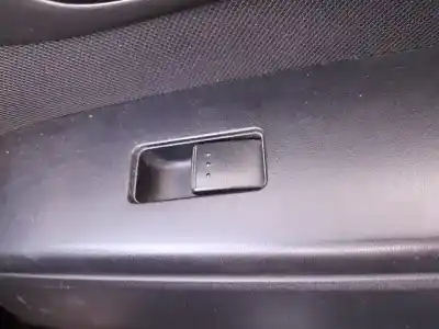 Second-hand car spare part Right Front Power Window Switch for MAZDA 5 (CR19) 2.0 CD (CR19) OEM IAM references CC3366370A   Second-hand car spare part Right Front Power Window Switch for MAZDA 5 (CR19) 2.0 CD (CR19) OEM IAM references CC3366370A