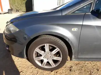 Peça sobressalente para automóvel em segunda mão GUARDA-LAMAS DIANTEIRO ESQUERDO por SEAT LEON (1P1)  Referências OEM IAM 1P0821021A  
