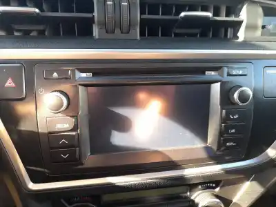 Peça sobressalente para automóvel em segunda mão sistema de áudio / rádio cd por toyota auris (_e18_) 1.4 d-4d (nde180_) referências oem iam 8614002010