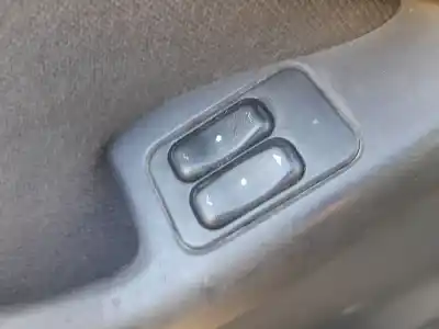 Pezzo di ricambio per auto di seconda mano interruttore alzacristalli anteriore sinistro per opel corsa c (x01) 1.2 (f08, f68) riferimenti oem iam 24411030