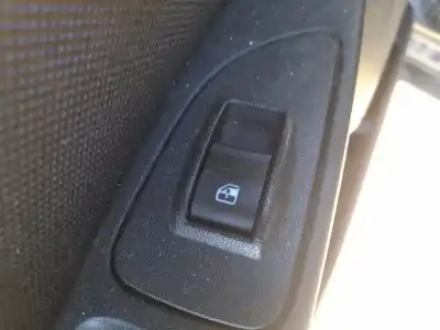 Pezzo di ricambio per auto di seconda mano comandi alzacristalli posteriore sinistro per fiat bravo ii (198_) 1.9 d multijet (198axc1b) riferimenti oem iam 735441028