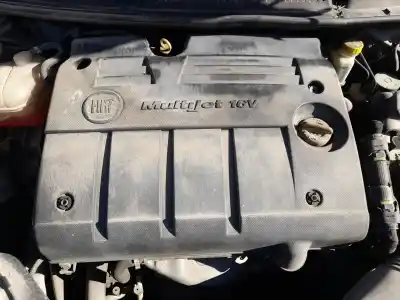 Pezzo di ricambio per auto di seconda mano coperchio motore per fiat bravo ii (198_) 1.9 d multijet (198axc1b) riferimenti oem iam 51805275