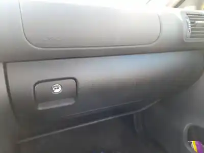 Peça sobressalente para automóvel em segunda mão porta luvas por audi a3 (8l1) 1.6 referências oem iam 8l18570955fs