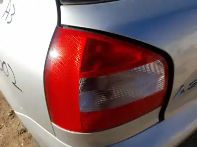 Peça sobressalente para automóvel em segunda mão farolim traseiro esquerdo por audi a3 (8l1) 1.6 referências oem iam 8l0945095a