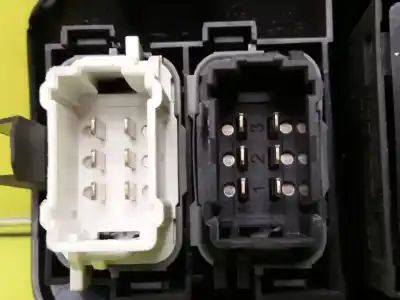 Recambio de automóvil de segunda mano de mando multifuncion para renault megane ii berlina 3p confort dynamique referencias oem iam 88020005  