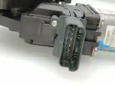 Recambio de automóvil de segunda mano de motor elevalunas trasero izquierdo para renault megane iv fastback 1.2 tce 100 100cv 1197cc referencias oem iam 827218403r  