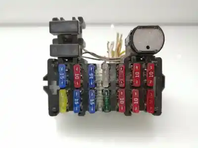 Pièce détachée automobile d'occasion boîtes à fusibles pour suzuki santana 300 1.6 td 9hx références oem iam   