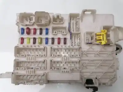 Second-hand car spare part fuse box unit for toyota hilux (kun) 2.5 turbodiesel oem iam references 827300k060  