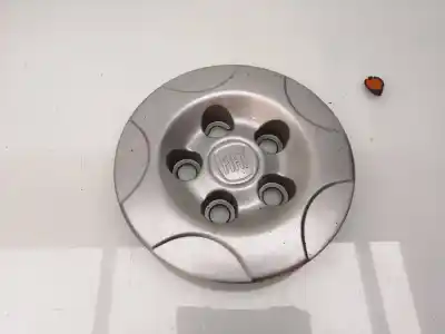 Pièce détachée automobile d'occasion Capuchons De Moyeux pour FIAT DOBLO II CARGO (263) 1.3 16V M-Jet CAT Références OEM IAM 51894540  