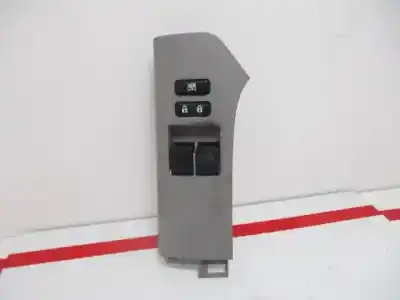 Peça sobressalente para automóvel em segunda mão BOTÃO / INTERRUPTOR ELEVADOR VIDRO DIANTEIRO ESQUERDO por TOYOTA YARIS  Referências OEM IAM 742310D0080  